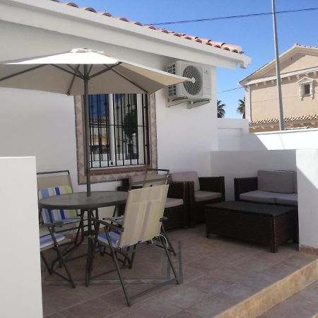 2 Bedroom Newly Renovated Bungalow Close To Bars & Restaurants Los Alcázares Eksteriør billede