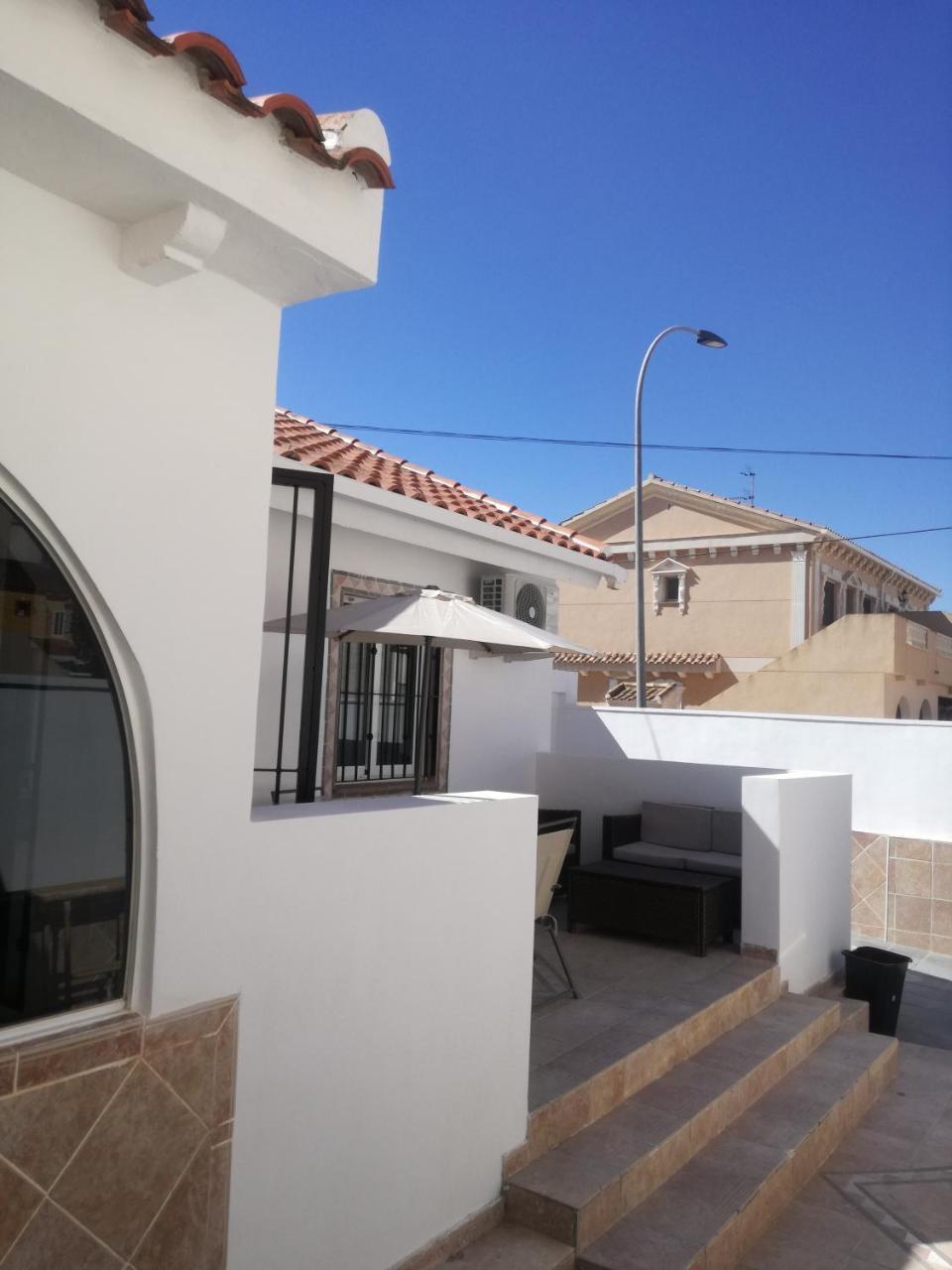 2 Bedroom Newly Renovated Bungalow Close To Bars & Restaurants Los Alcázares Eksteriør billede